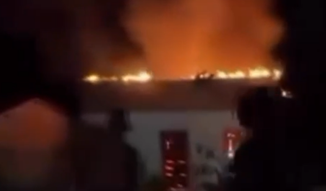 Residência é destruída por incêndio no Agreste de Alagoas