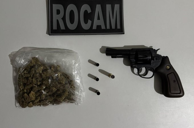 ROCAM do 3º BPM apreende arma e droga durante patrulhamento no bairro Massaranduba