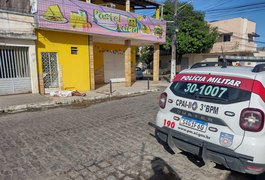 Homem em situação de rua é assassinado em calçada com golpes de faca no bairro Primavera