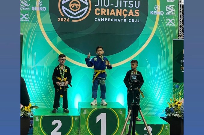 Arapiraquense de 8 anos conquista título de campeão brasileiro de jiu-jítsu em São Paulo