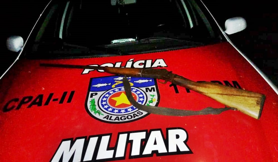 Filho de vereador denuncia pai por posse ilegal de arma de fogo