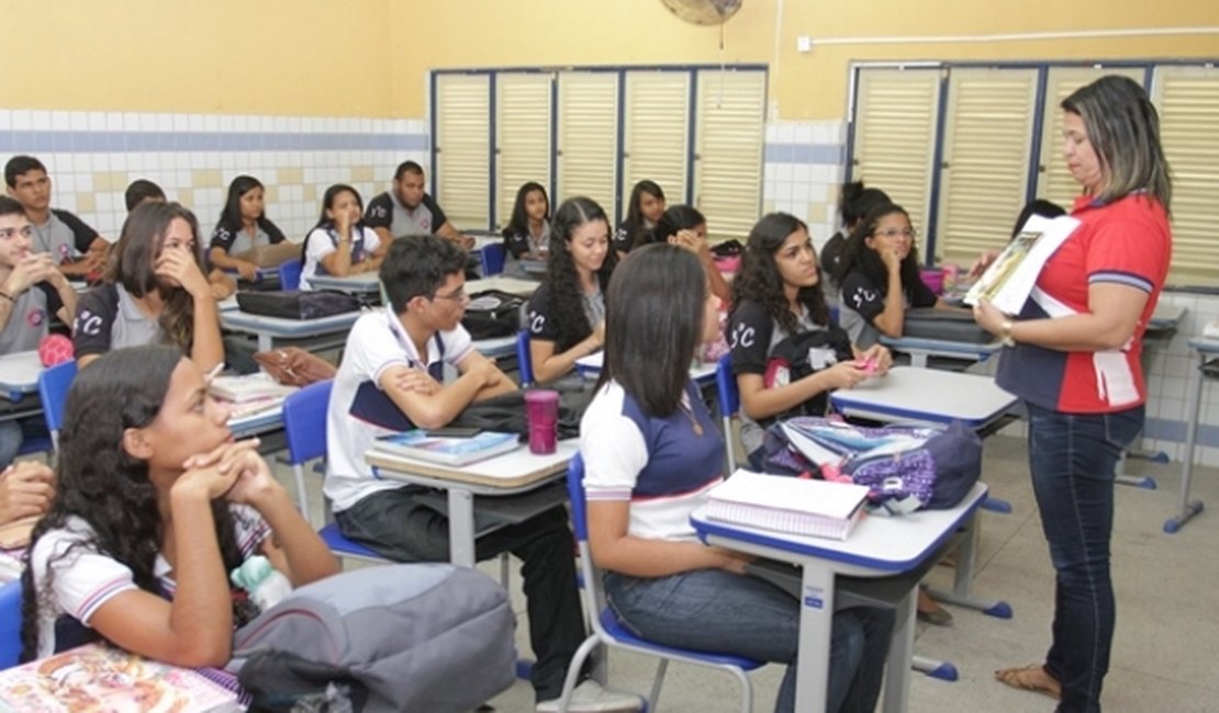 Governo de Alagoas anuncia rateio de R$ 53,6 milhões para professores da rede estadual