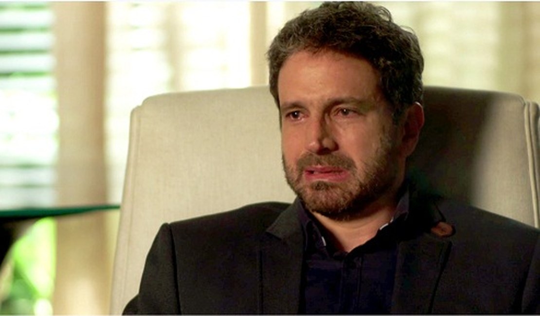 Karen conta para Edgar que Roberval é seu irmão de pai e mãe