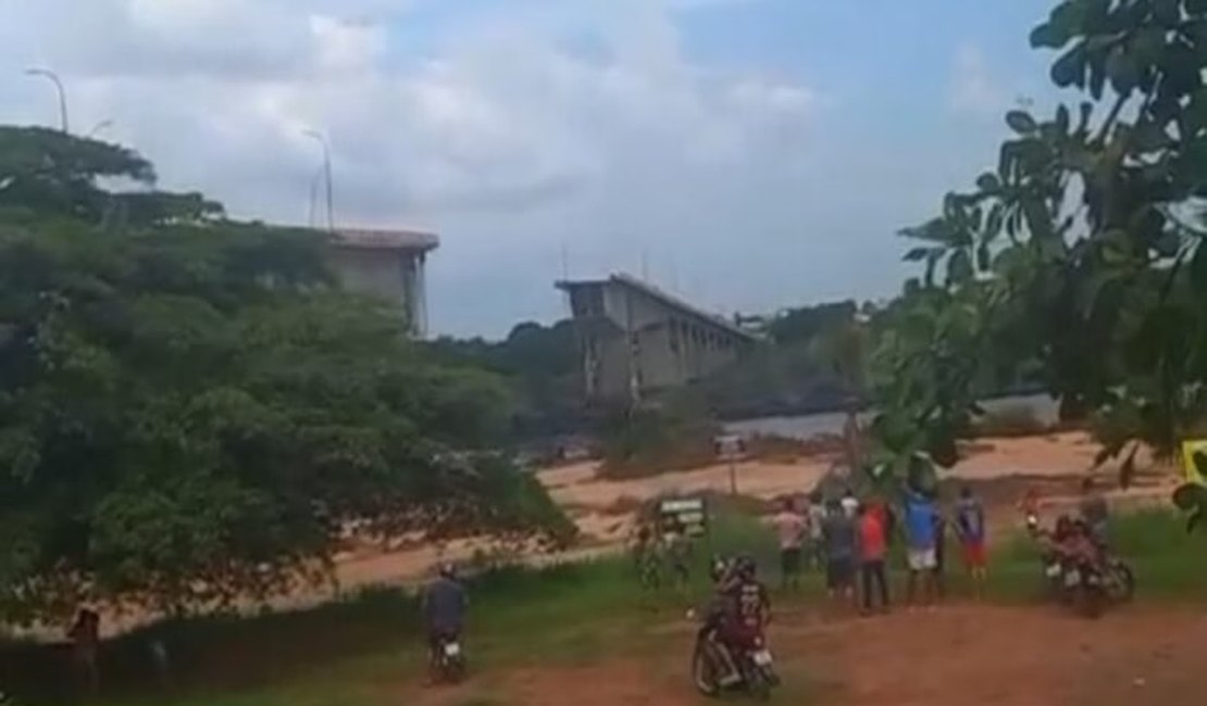 Ponte que liga Tocantins e Maranhão desaba sobre rio