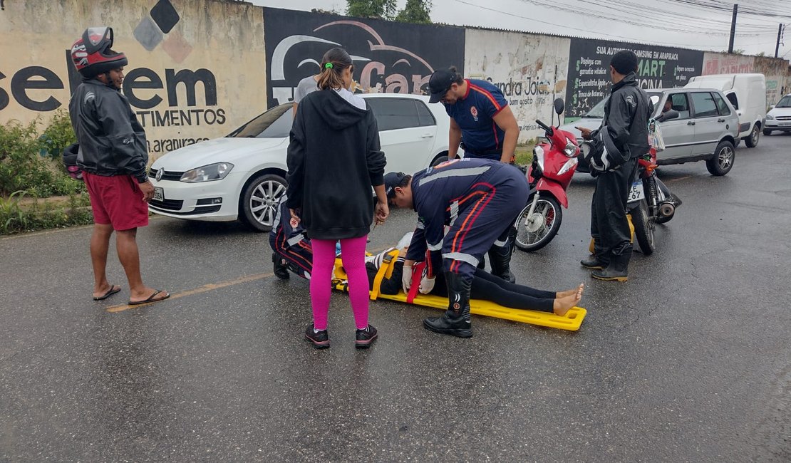 Casal a caminho do hospital é atingido por moto e acidente deixa feridos em Arapiraca