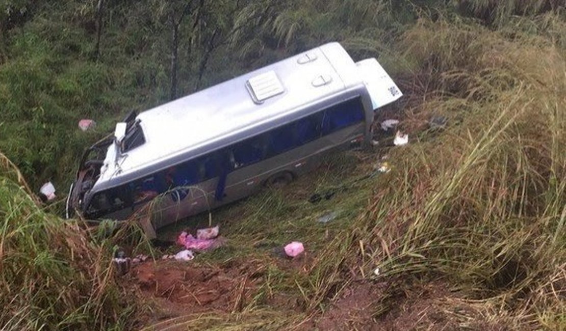 Criança de 3 anos de Santana do Ipanema morre e 16 pessoas ficam feridas em grave acidente