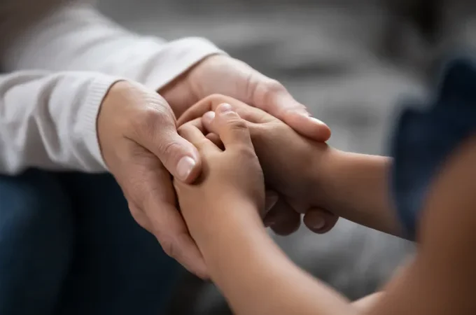Justiça condena casal que desistiu de adoção e abandonou criança em fórum
