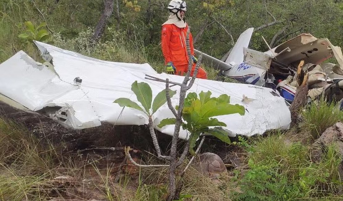 Queda de aeronave deixa piloto, empresário e filho mortos na Bahia