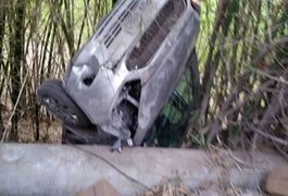 Colisão envolvendo carro e caminhão deixa feridos em Flexeiras, AL