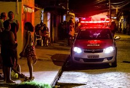 Jovem suspeita de esfaquear amiga por ciúme no Agreste é presa