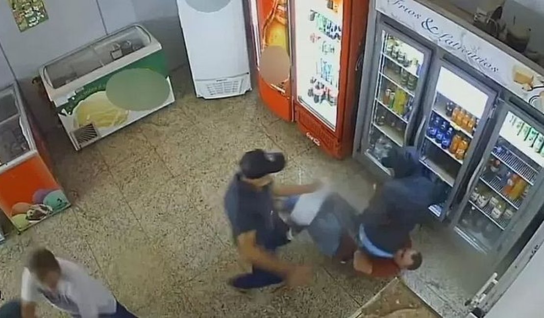 Pai e filho reagem a assalto em supermercado e morrem baleados