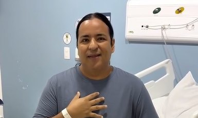 Cantor Berg Rabelo passa por cirurgia de emergência para retirar pedras na vesícula    ﻿