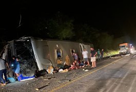 Trágico acidente com ônibus deixa ao menos 13 mortos e dezenas de feridos na BR 423, no  Agreste de Pernambuco
