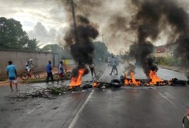 Moradores bloqueiam rodovia em protesto contra falta de água em Marechal Deodoro