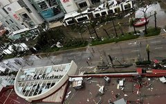 Faixada do Hotel Emporio, em Acapulco, foi destruída pela passagem do furacão Otis