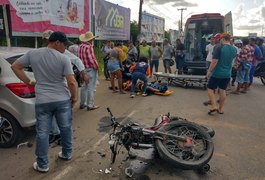 Video. Motociclista e passageiro ficam gravemente feridos após acidente com carro na AL-115, em Arapiraca
