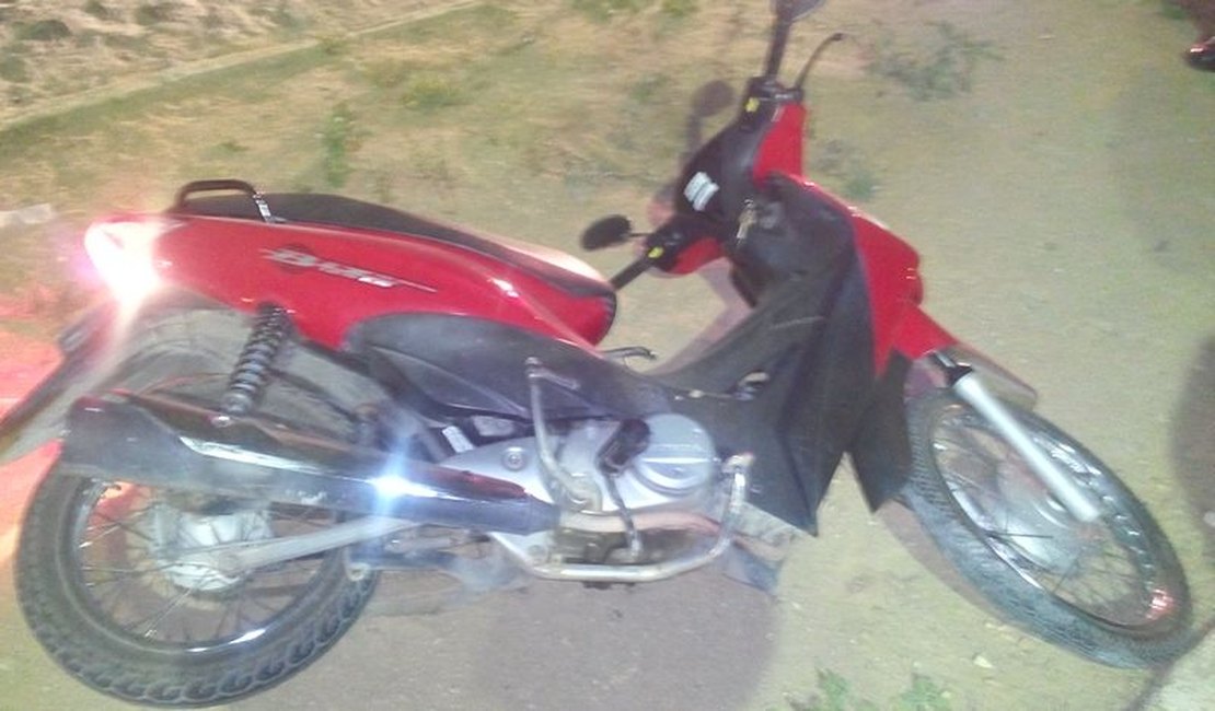 Menor de 15 anos é capturado pela PM minutos depois de ter assaltado moto à mão armada