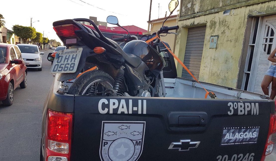 Falcão 4 localiza moto roubada e Pelopes recupera veículo, em Arapiraca