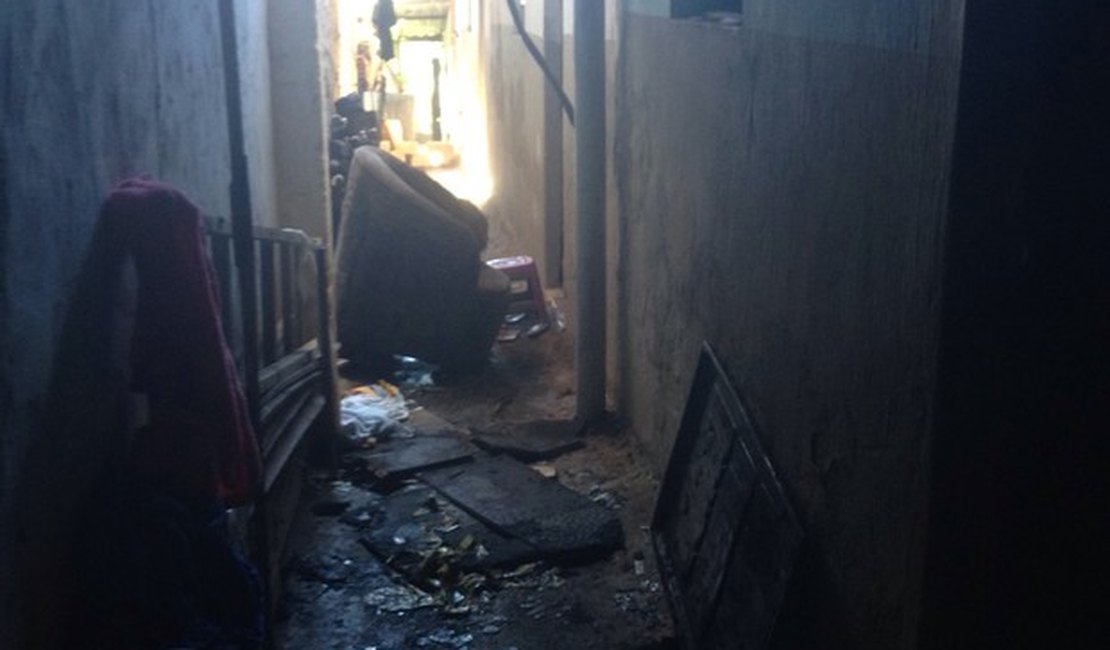 Incêndio destrói casa e mata três pessoas em Maceió