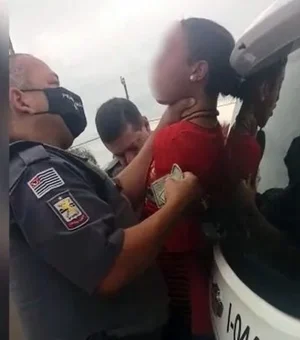 Policial é flagrado enforcando mulher durante abordagem em São Paulo; ASSISTA