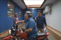 'Vou em casa e já volto': Vereador cassado por compra de voto foge de moto após pergunta de repórter no PR