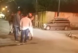 Homem é assassinado dentro de carro, ao lado de igreja em Maceió