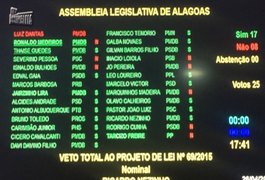 Após tumultos, deputados derrubam veto ao projeto Escola Livre