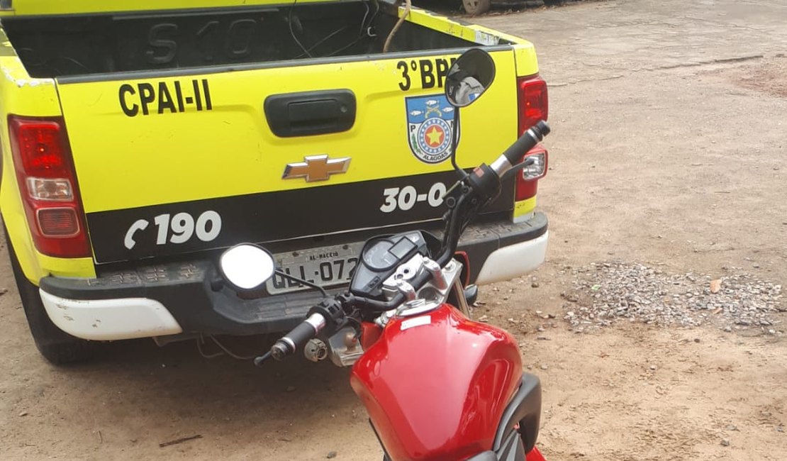 Dois homens são flagrados conduzindo moto de 300 cilindradas roubada no Batingas, em Arapiraca