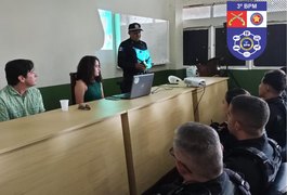 Professor da UFAL ministra palestra sobre educação financeira para militares do 3° BPM