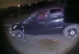 Carro colide contra cavalo solto na AL-110, no bairro Batingas