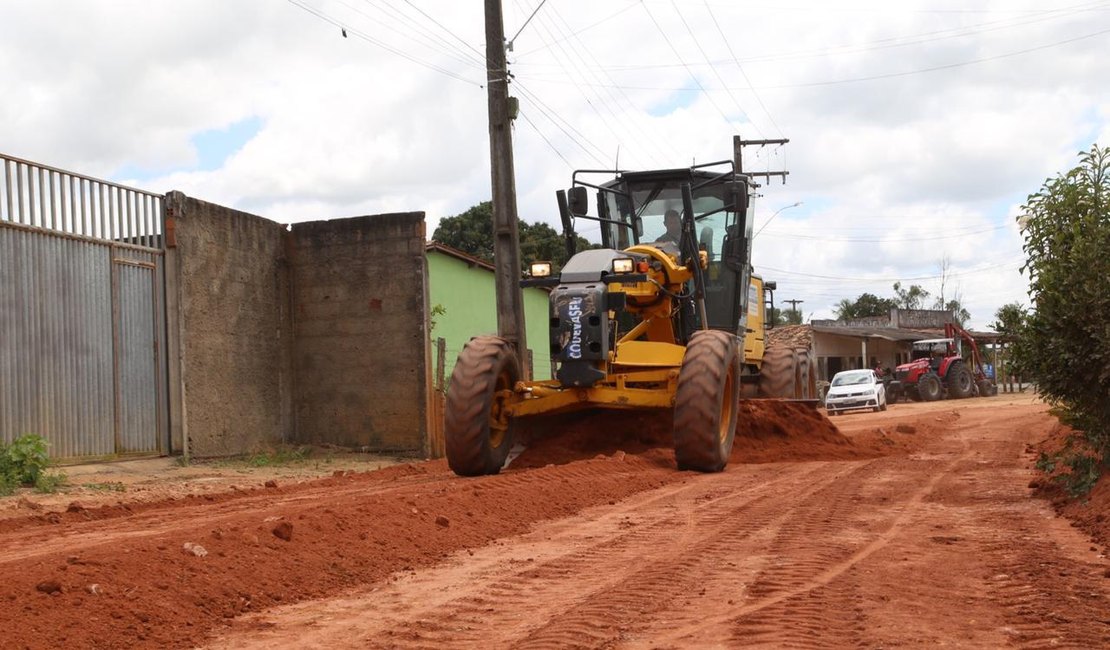 Estrada de acesso ao povoado Taboquinha, em Arapiraca, recebe melhorias