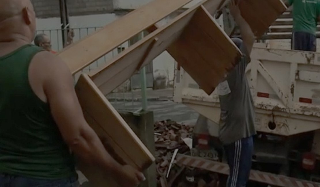 Teto de igreja desaba em Flexeiras e fieis montam força tarefa para reconstruição
