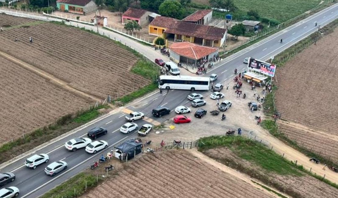 Veja registros aéreos impressionantes do acidente envolvendo veículos e ciclista em Limoeiro de Anadia