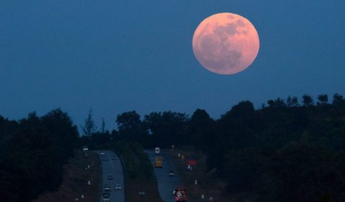 Olhe para o céu! Terceira superlua do ano surge nesta terça (7/4)