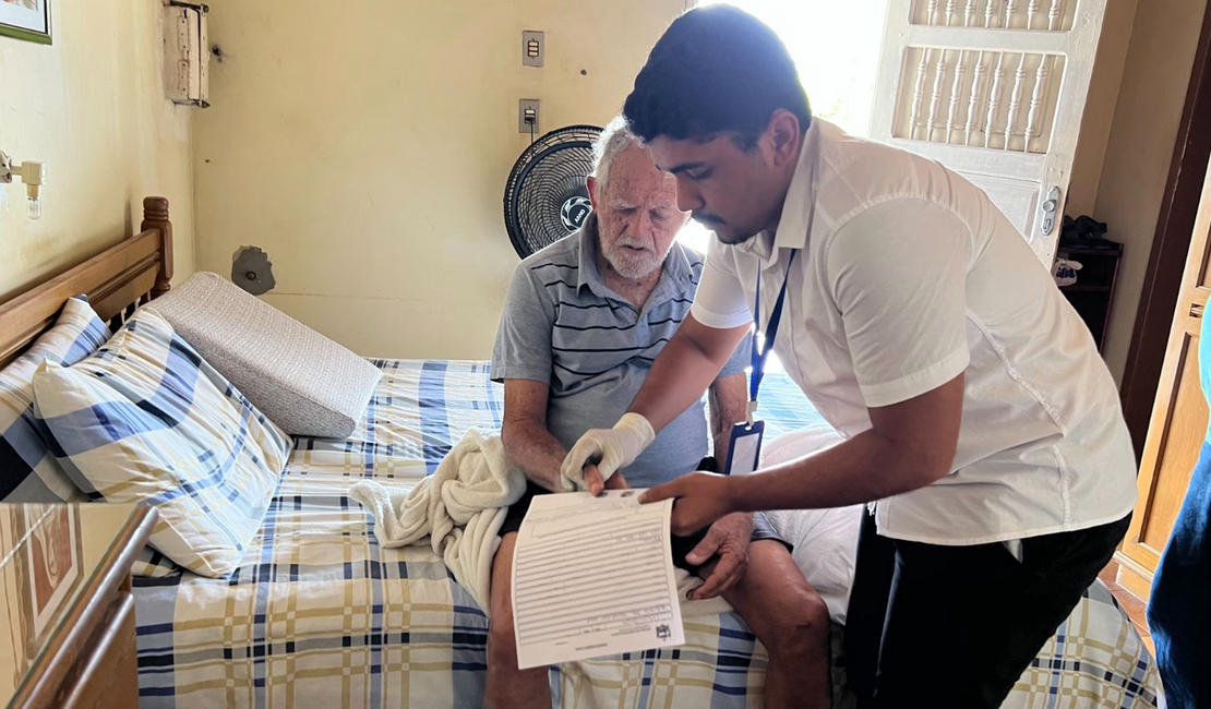 Prefeitura de Penedo viabiliza atendimento domiciliar do Instituto de Identificação para pessoas acamadas ou com dificuldade de locomoção atualizarem RG