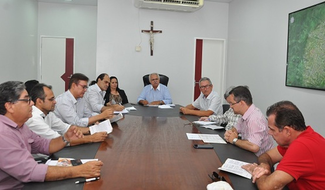 Prefeito se reúne com diversos setores e discute preparativos para a Festa da Padroeira