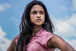 'Velho Chico': Luzia destrói carta de Tereza após desaparecimento de Santo