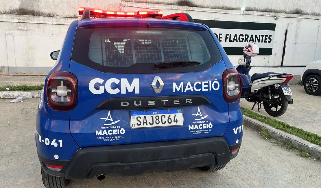 Guarda Municipal prende indivíduos após confusão por dívida de R$ 5 na orla de Maceió