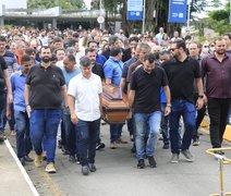 Antônio Holanda é sepultado sob forte comoção em Maceió