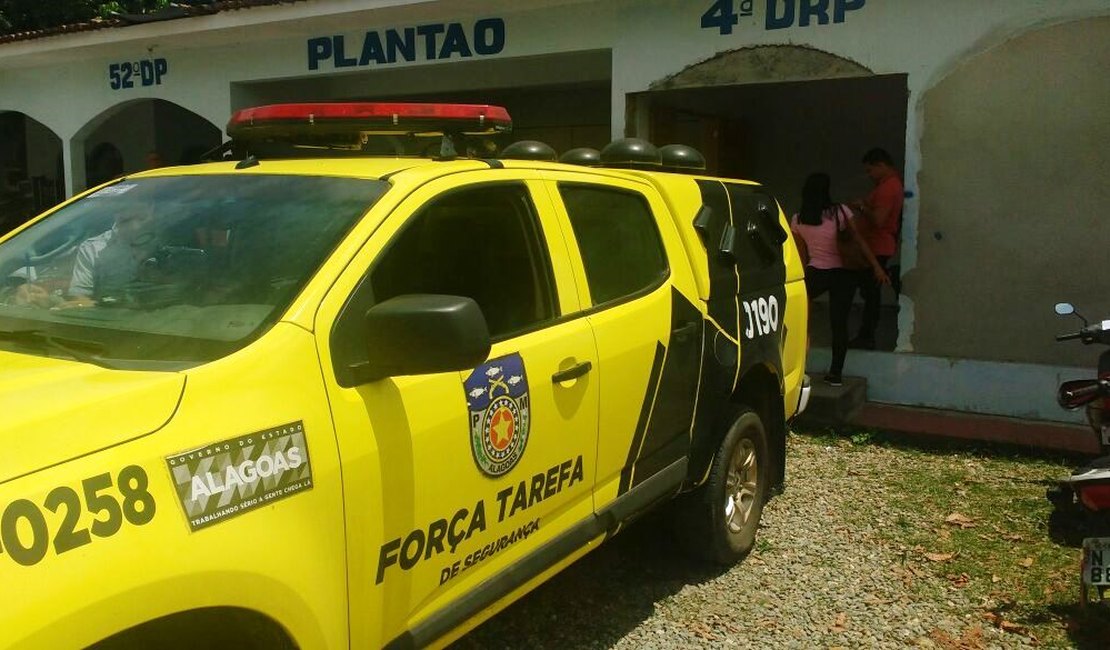 Mulher é presa por tráfico de drogas no Manoel Teles, em Arapiraca