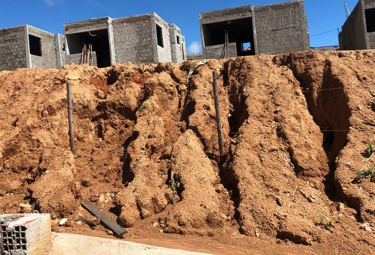 Com R$ 20 milhões investidos, obra de residencial tem denúncias de danos graves para população de Santana do Ipanema