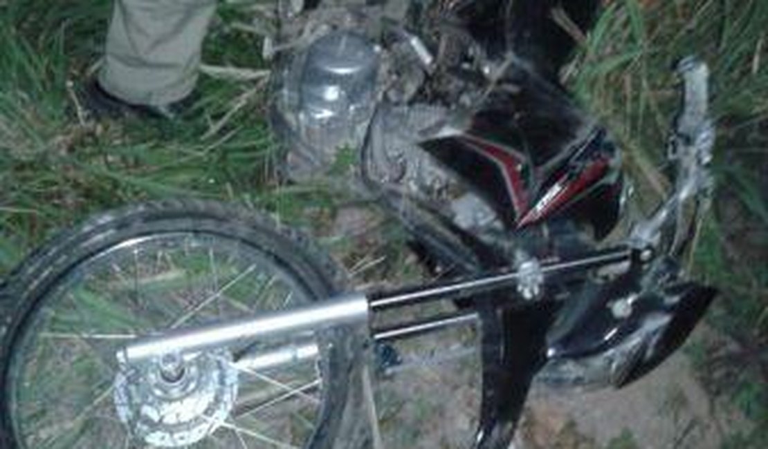 Adolescentes roubam moto em Arapiraca e trocam tiro com a PRF em São Sebastião