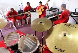 Musicoterapia incentiva profissionalização e resgata autoestima de reeducandos em Alagoas