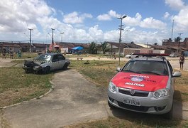 Motorista é assassinado com carro em movimento e invade praça em Maceió