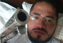 Padre de MT causa polêmica após postar foto com arma em rede social
