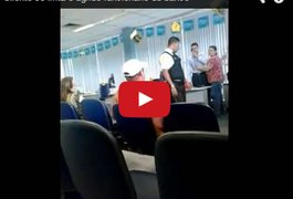 Vídeo: Cliente irritado com a demora agride funcionário de banco em Maceió