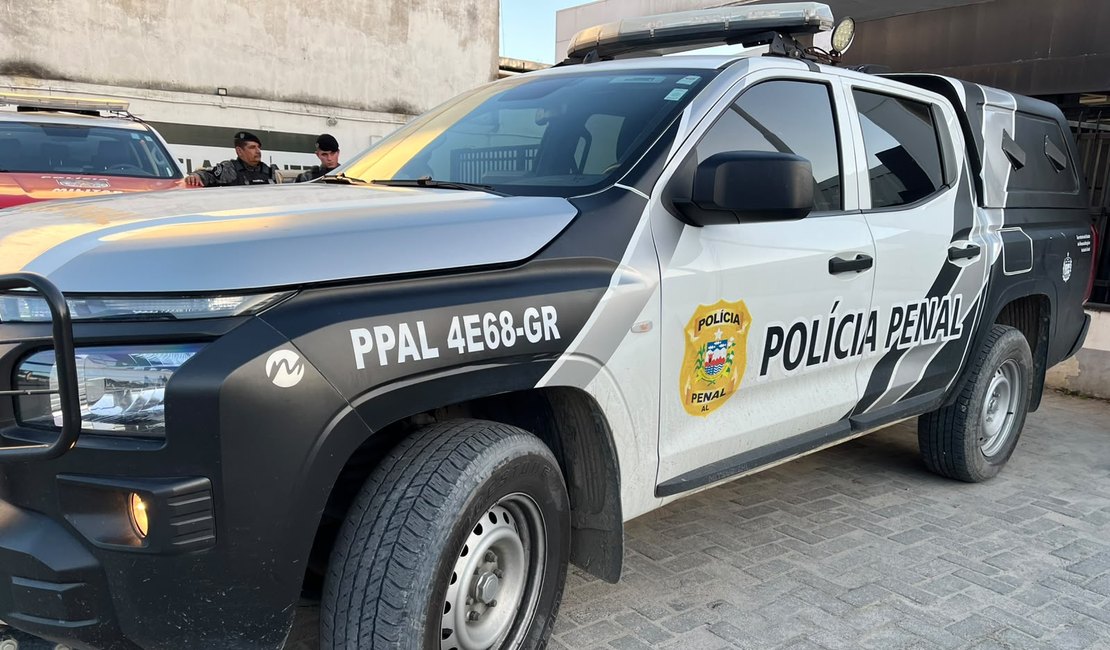 Ao comparecer para assinatura no semiaberto, homem com mandado por roubo é preso pela Polícia Penal
