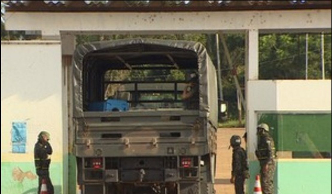 Exército acha 600 armas artesanais, celulares e drogas em presídio de RO
