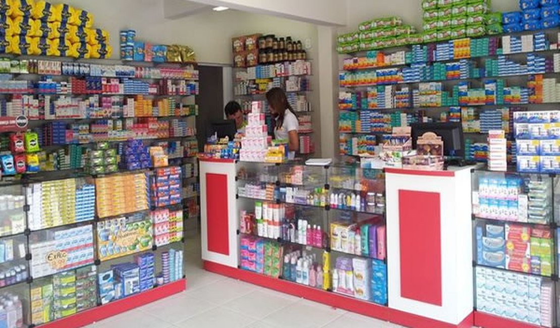 Farmácia é invadida e assaltada em Arapiraca, no bairro Santa Edwiges