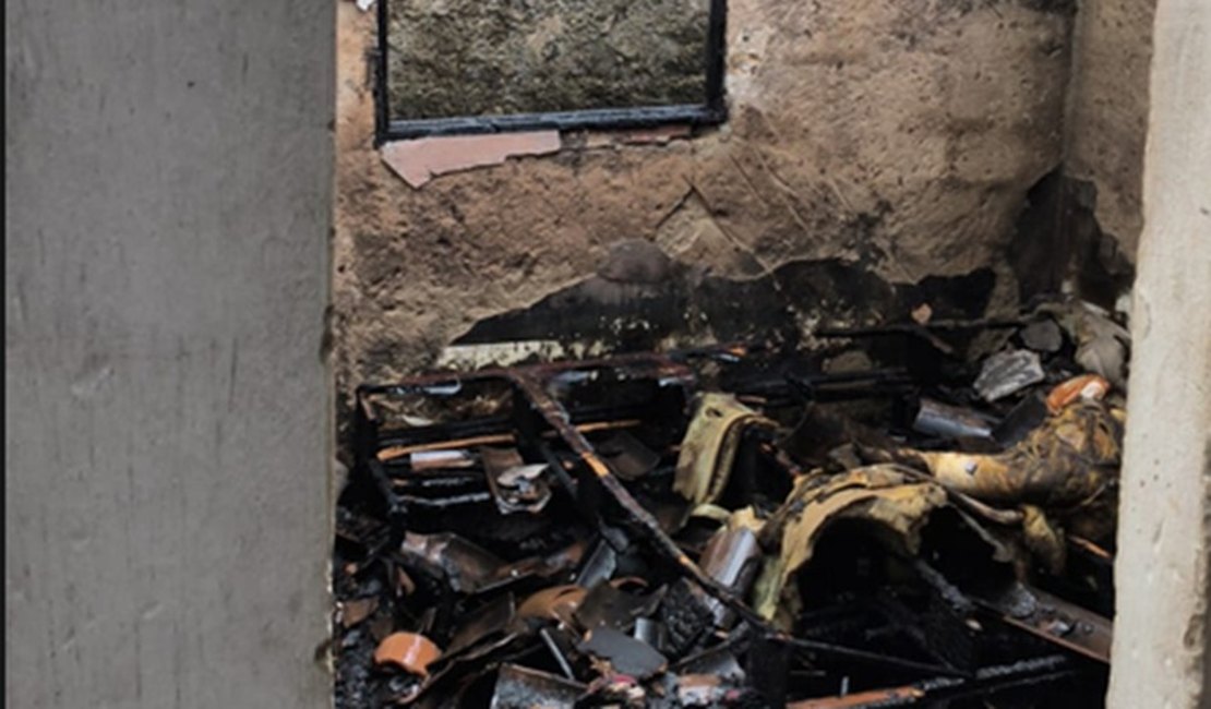 Incêndio atinge cômodos de residência na manhã desta sexta, em Messias